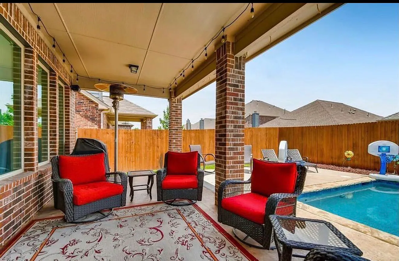 4 bed, 3.5 bath, 2725 sqft, $3,300 — Photo 2