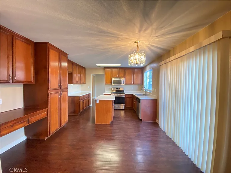 708 Hillview St — Photo 7