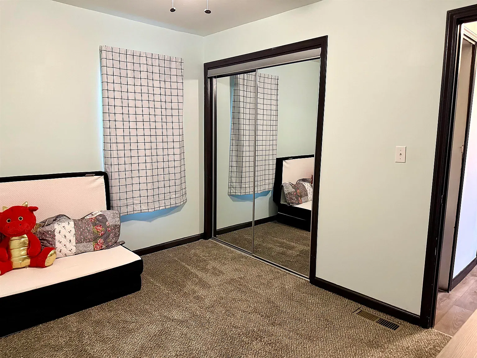 3 bed, 960 sqft, $1,400 — Photo 4