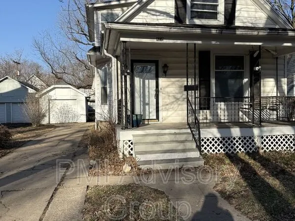1275 SW Mulvane St, Topeka, KS 66604