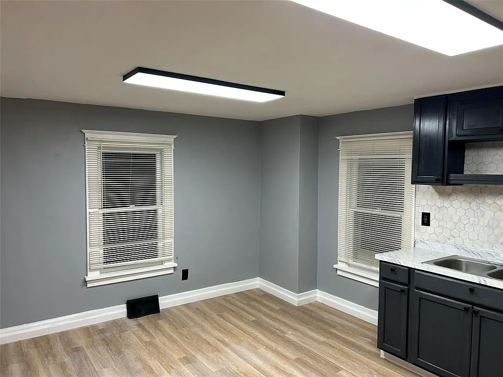 2 bed, 900 sqft, $1,000 — Photo 3
