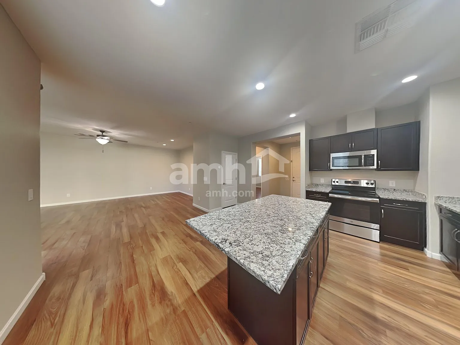 4 bed, 3.0 bath, 2470 sqft, $2,230 — Photo 3