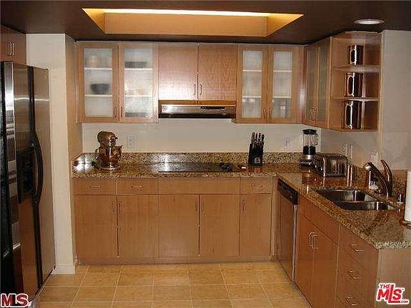 5th image of 13700 Marina Pointe Dr Unit 932