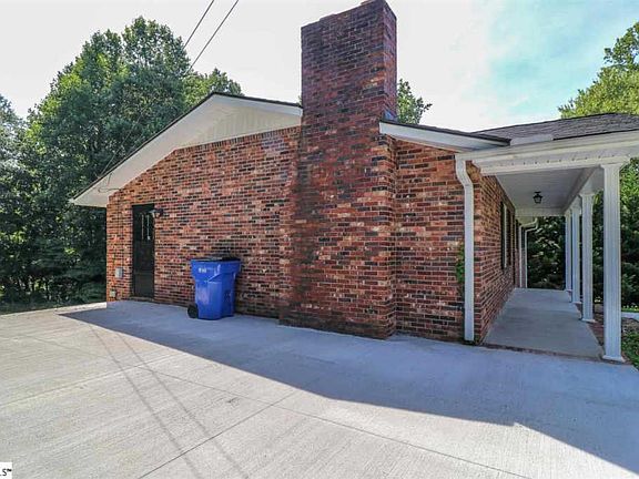 3rd image of 134 Gaston Dr