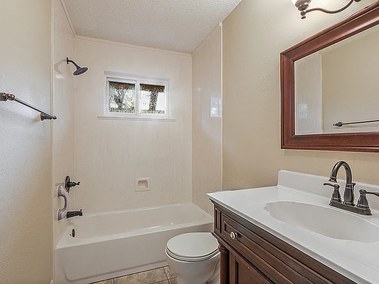 1915 S Jahncke Ave — Photo 7