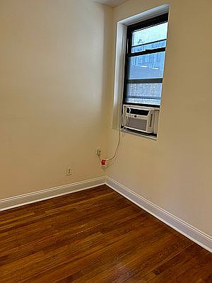 3rd image of 215 E 86th St APT 3W