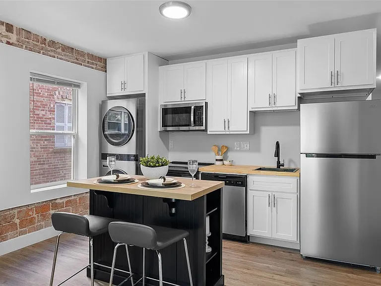 5303 Bancroft Ave #2W — Photo 6