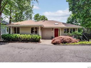 109 Mountain Rd, Pleasantville, NY 10570