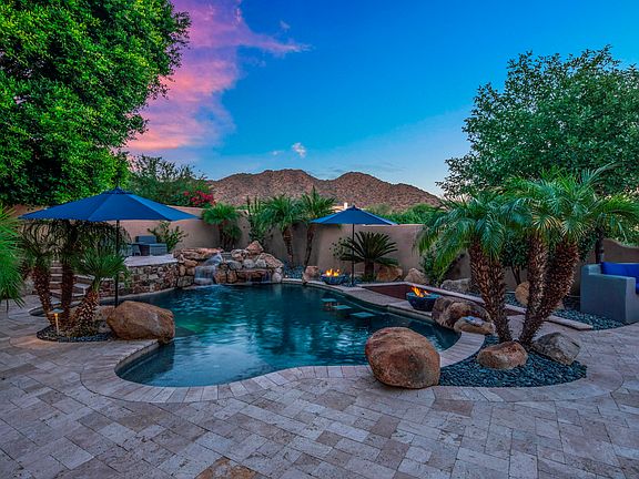Swim up bar