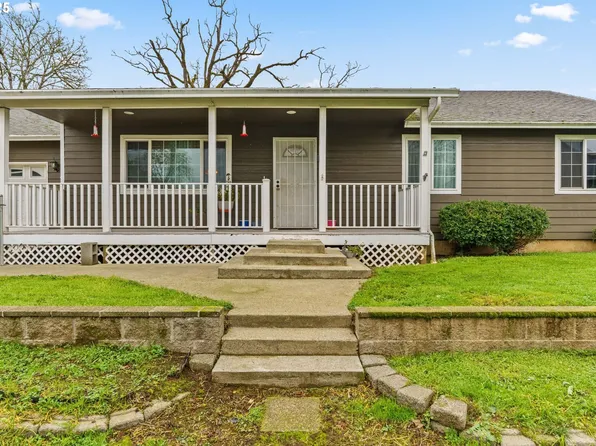 2966 NE Douglas Ave, Roseburg, OR 97470