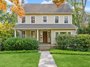 30 Hendrie Ave, Riverside, CT 06878