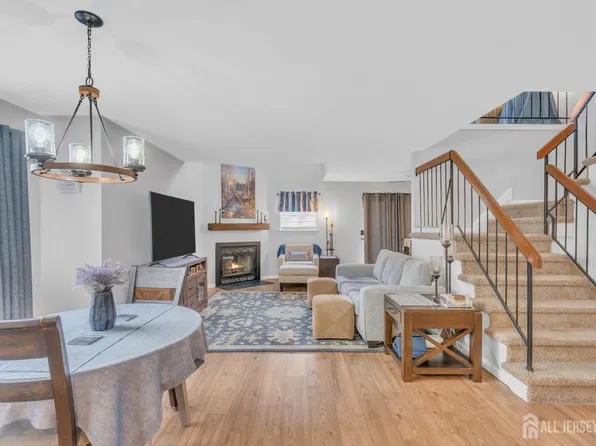 802 Reed Ct, Flemington, NJ 08822