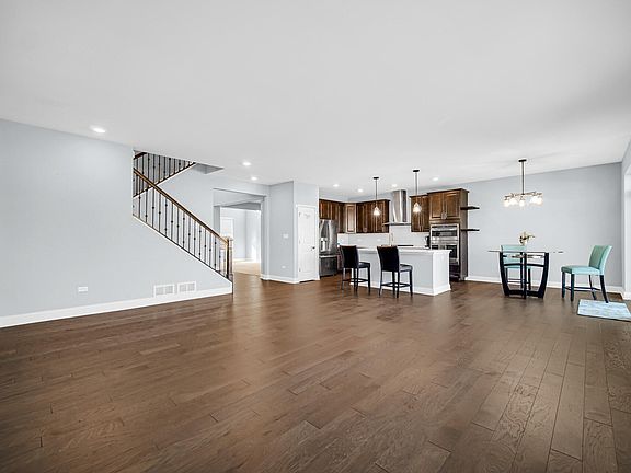 5th image of 10431 Douglas Dr