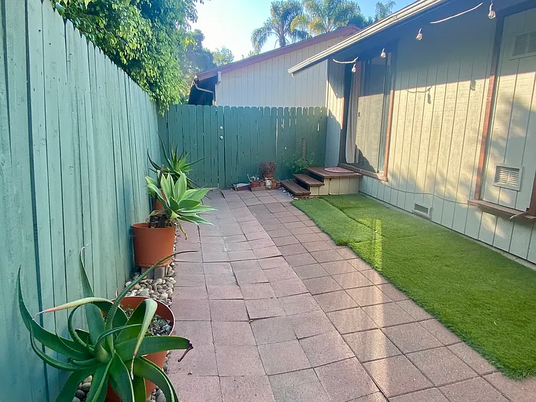 430 W Gutierrez St — Photo 11