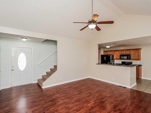4th image of 3883 Mackenzie Dr