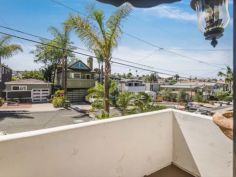 1524 Steinhart Ave — Photo 9
