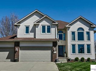 6819 N 102nd Avenue Cir, Omaha, NE 68122