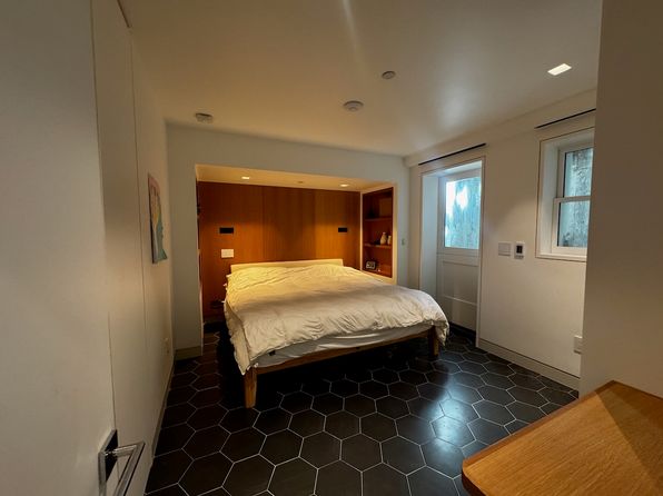 (undisclosed Address), Ross, CA 94957
