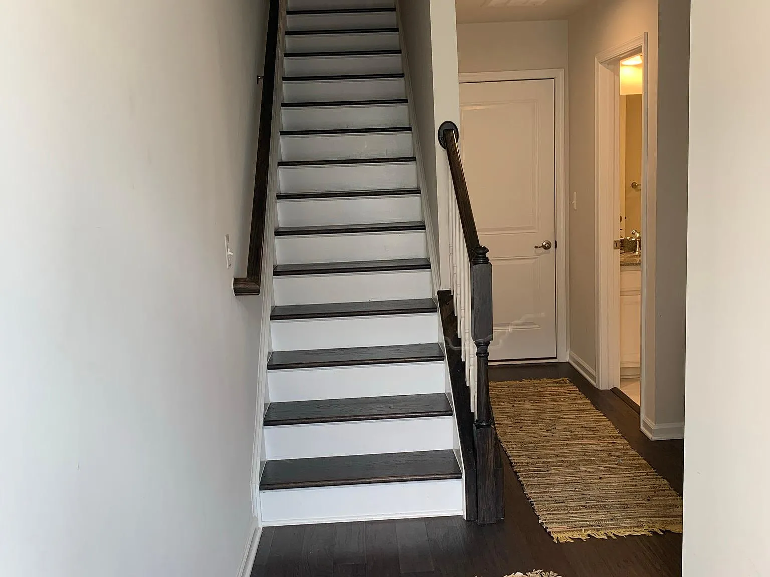 4 bed, 4.5 bath, 2200 sqft, $3,600 — Photo 3