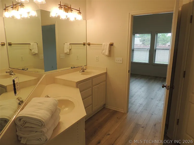 4416 W Indianola St — Photo 69
