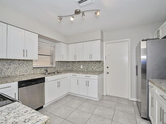3rd image of 16742 Royal Poinciana Dr