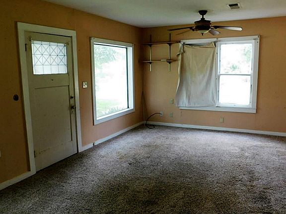 5th image of 404 E Correll St