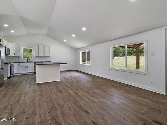 5th image of 1095 Franklin Rd