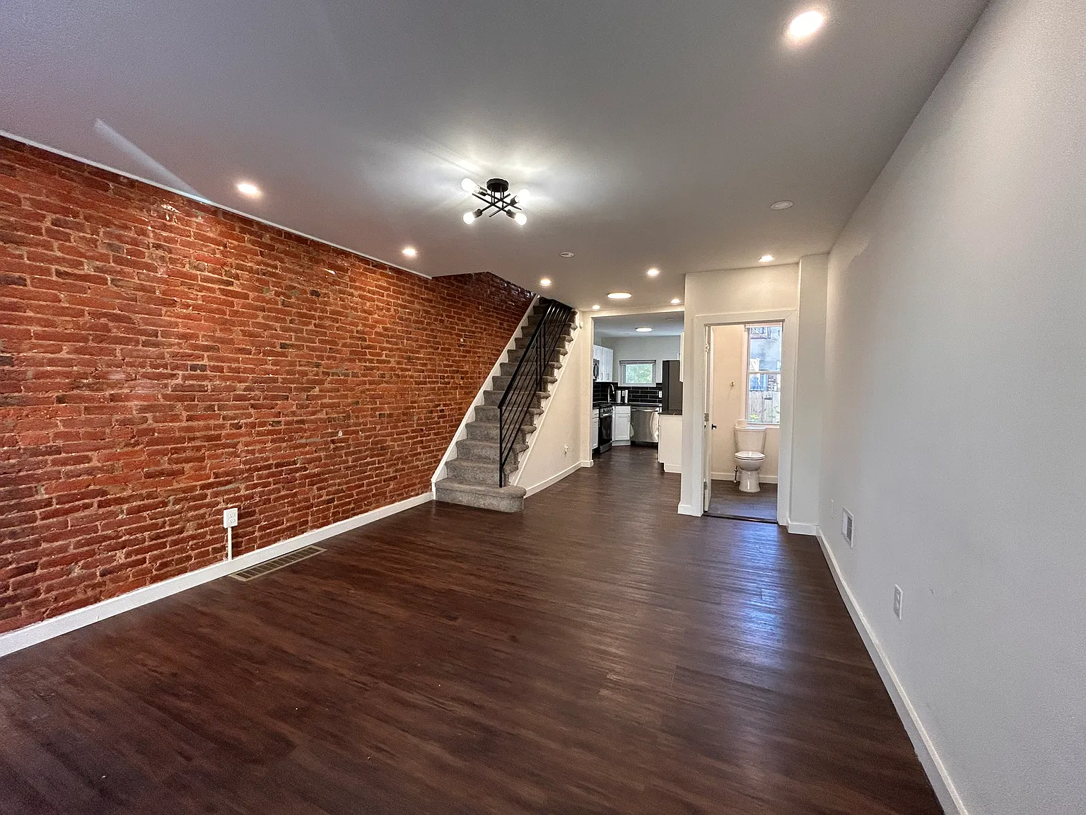 3 bed, 1.5 bath, 1000 sqft, $1,875 — Photo 4