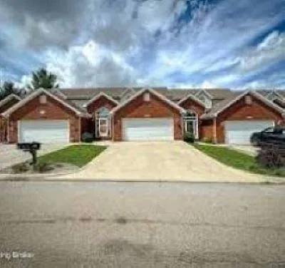 93 E Saddlebrook Dr — Photo 2