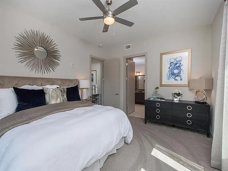 Venue Brookwood Apartments — Photo 15