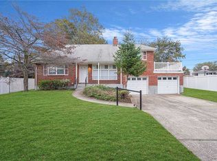 239 Normandy Rd, Massapequa, NY 11758