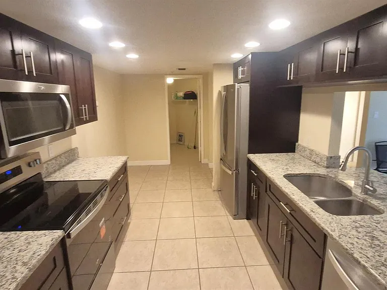 820 Lavers Cir #G409 — Photo 10