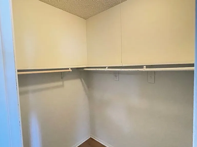 515 E Valencia Ave — Photo 8