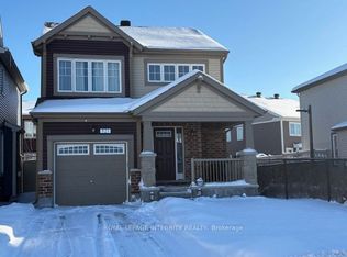 521 W Honeylocust Ave, Ottawa, ON K2V0K9