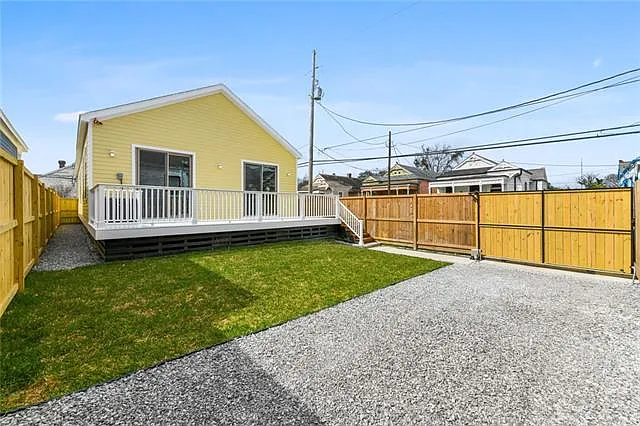 2139 Columbus St — Photo 16