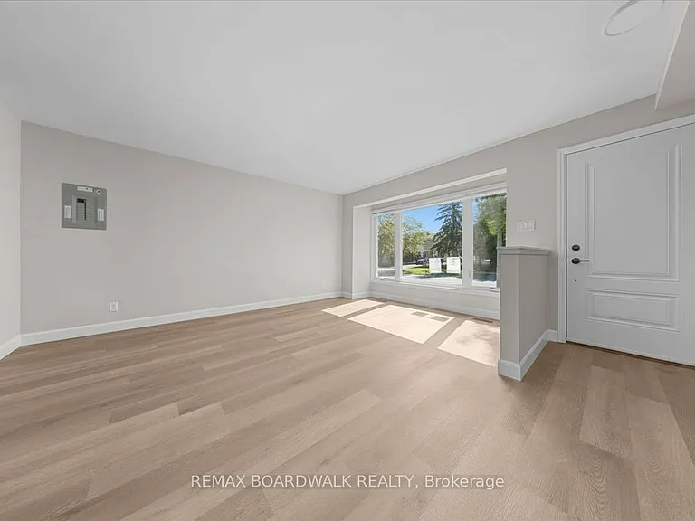999 Meadowlands Dr — Photo 3