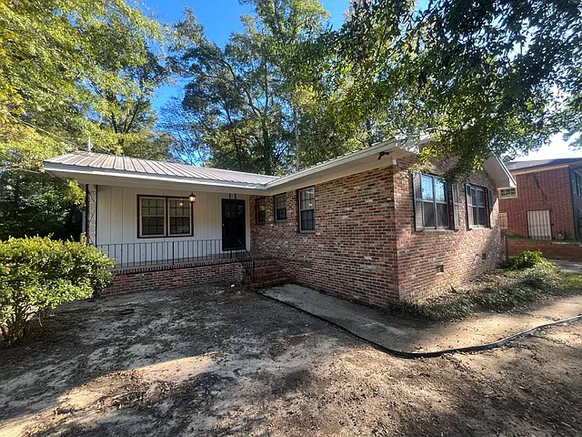 2521 Alandale Dr