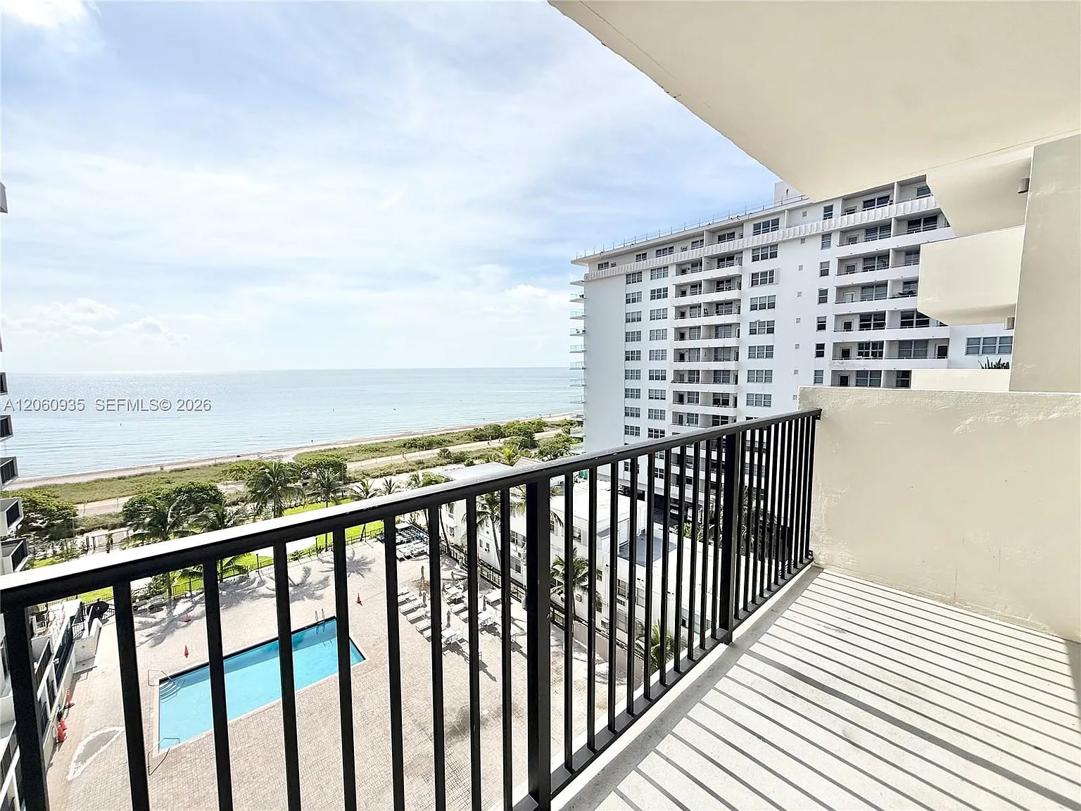 Manatee Condo — Photo 2
