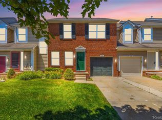 221 Tucker St, Pontiac, MI 48341