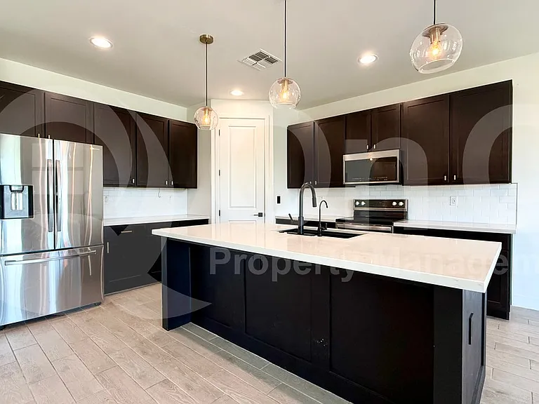 19921 W Lilac St — Photo 3