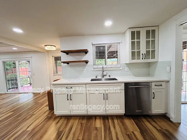 493 Dahlia St — Photo 14