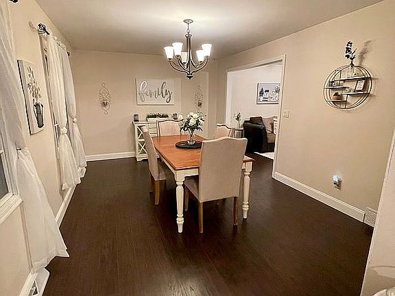 3rd image of 17 Muirfield Ln