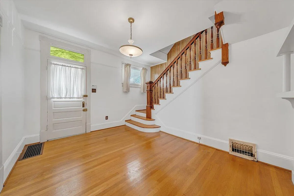 1 bed, 1.0 bath, 840 sqft, $1,200 — Photo 2
