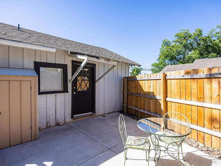 318 Lytle St — Photo 11