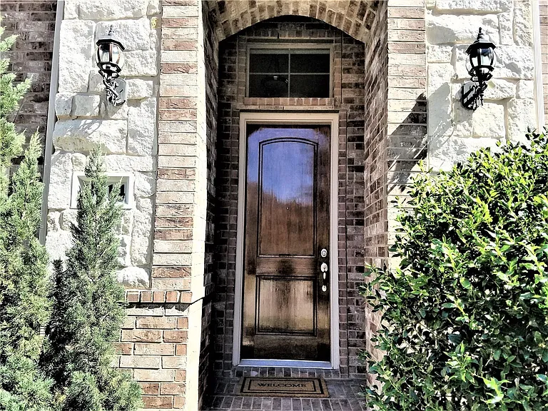 8714 Isaac St — Photo 3