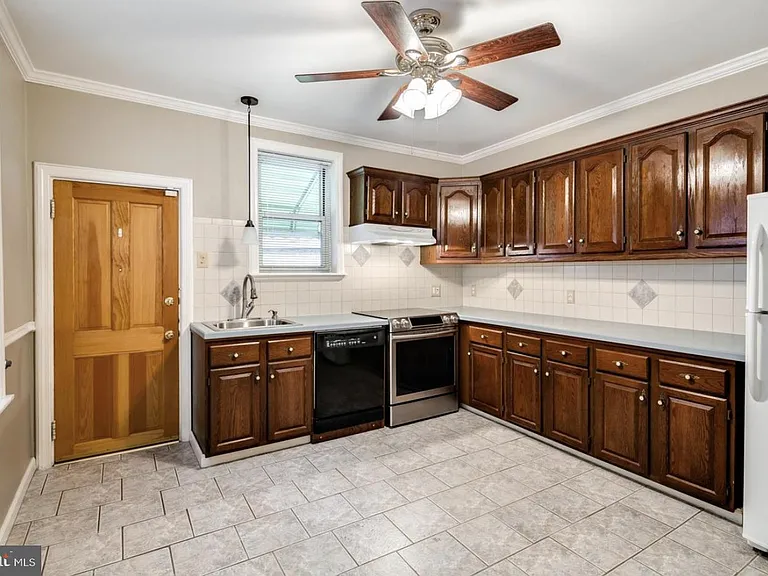 1513 E Moyamensing Ave — Photo 6