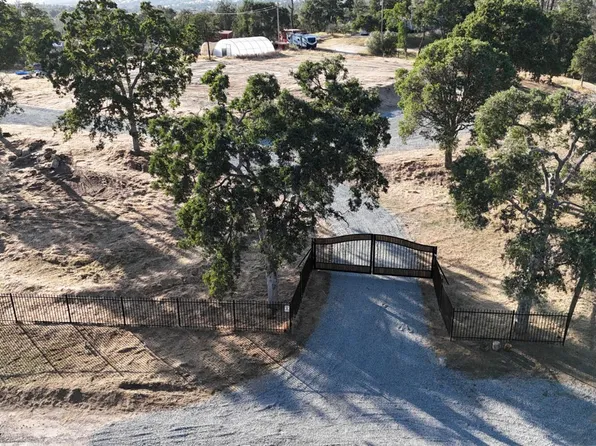 29935 Auberry Rd, Prather, CA 93651