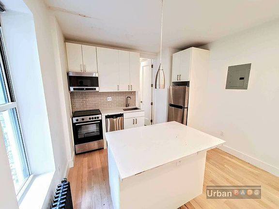 4th image of 975 Washington Ave APT 3K