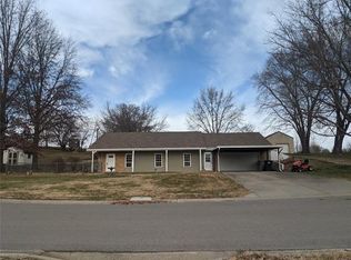 13300 NW Rinehart Ln, Kansas City, MO 64152