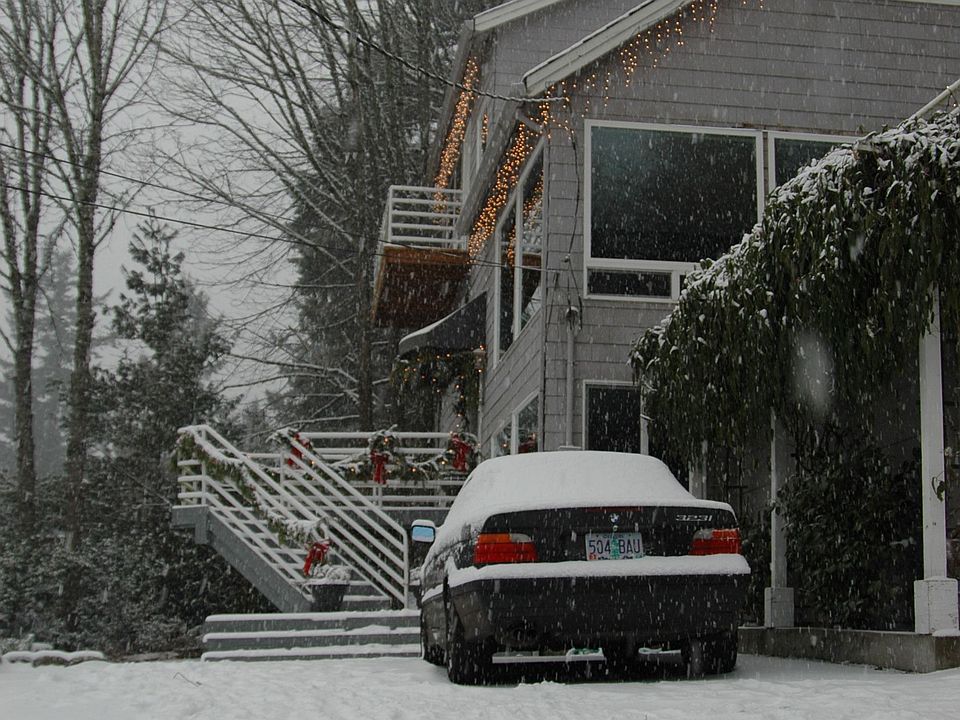 Three Stories w/Multiple Decks.